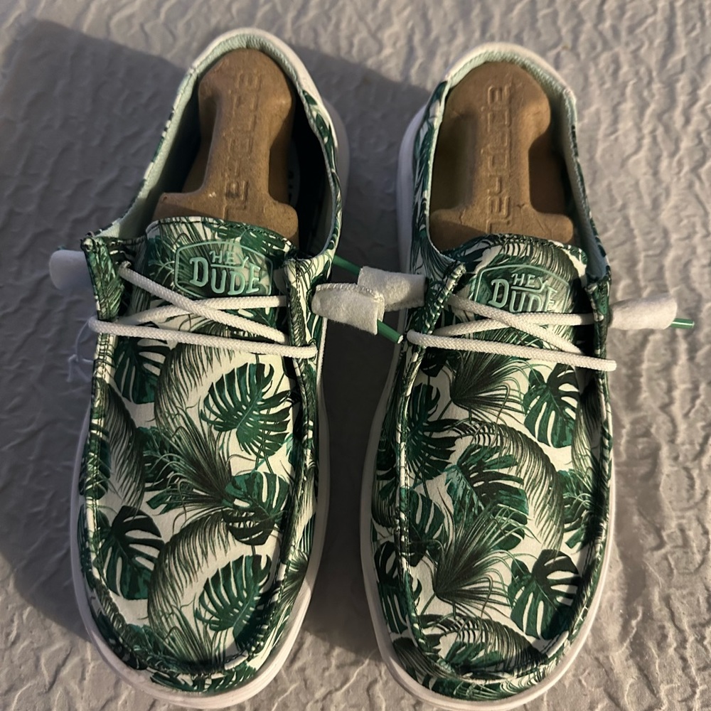 Hey Dudes Size 7.